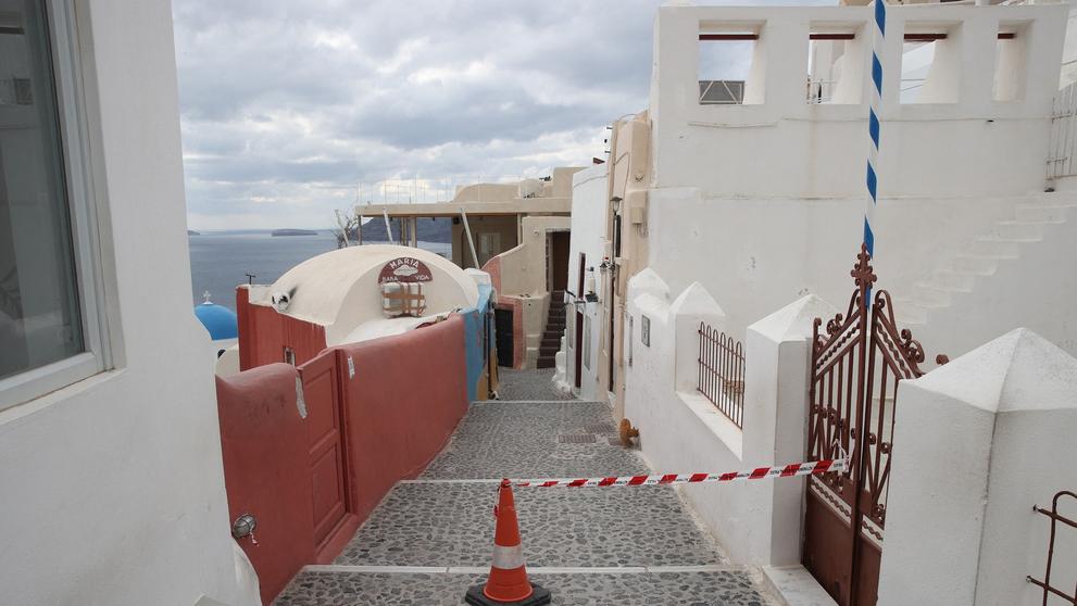 Na ostrově Santorini v Řecku platí stav nouze