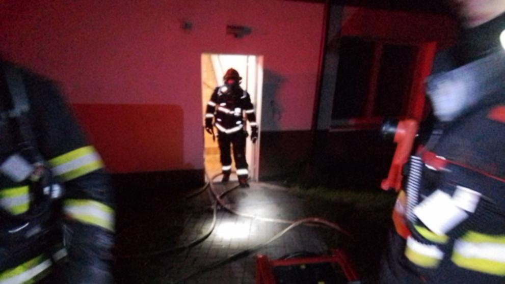 Požár bytu v Lovosicích si vyžádal devět zraněných