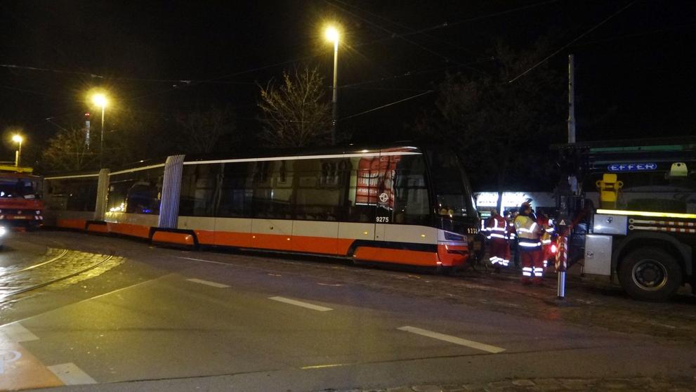 V Praze vykolejila tramvaj