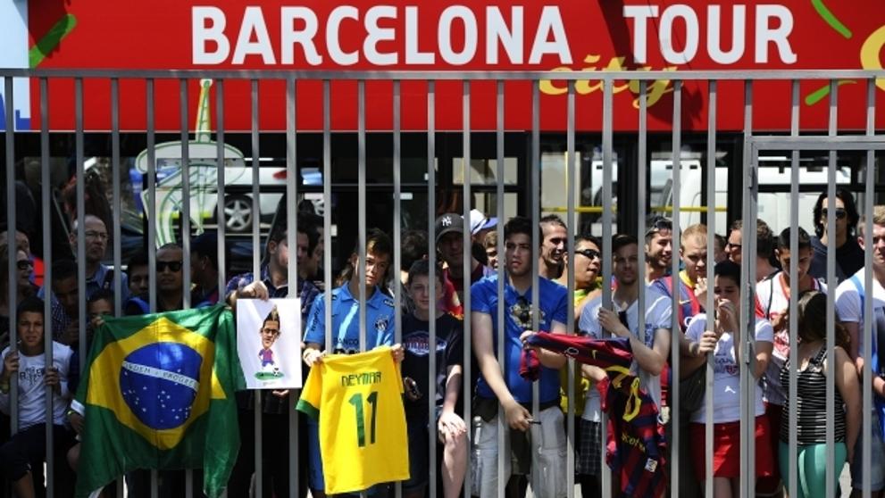Neymar dorazil do Barcelony - 5