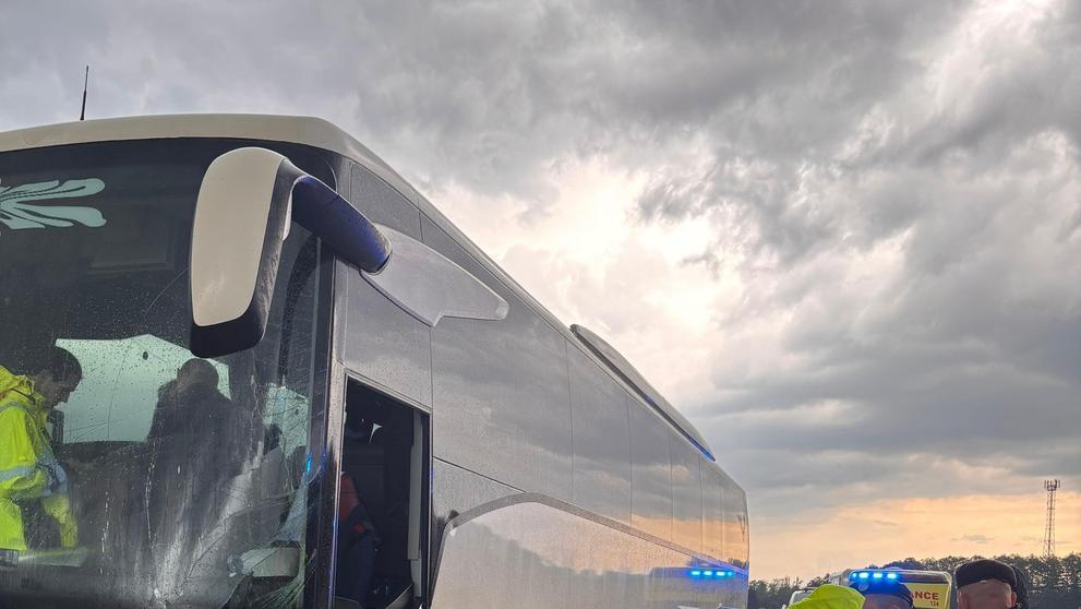 Nehoda autobusu a osobního auta na Jihu Čech