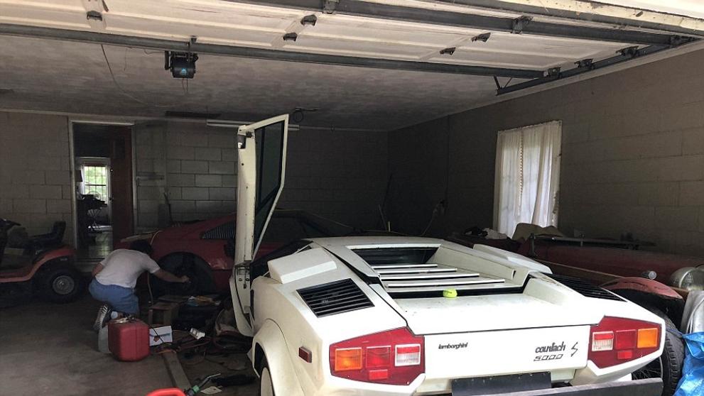 Lambo Countach a Ferrari 308 pod vrstvou hraburdí. - 13