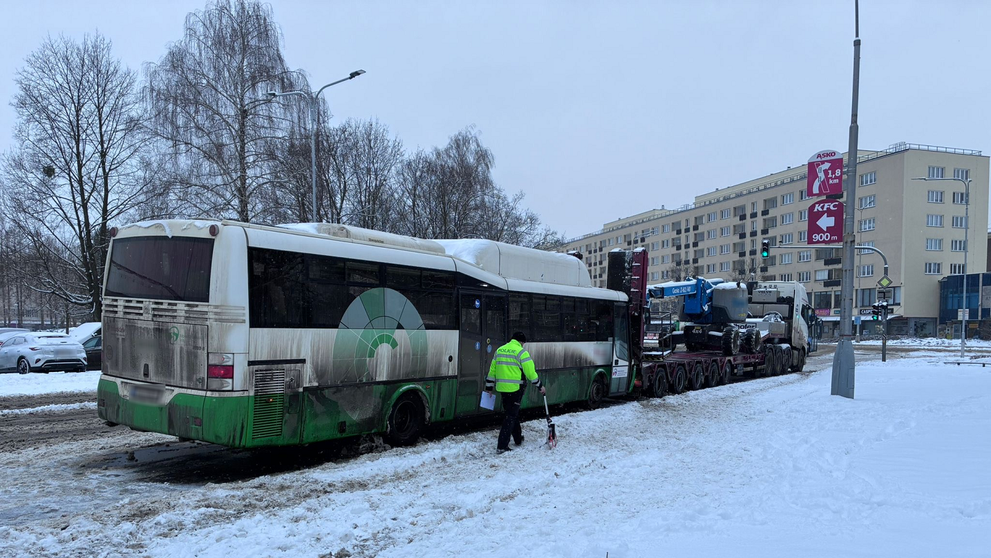 Střet autobusu s nákladním automobilem v Havířově