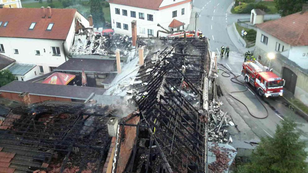 Noční požár hospody v Cetkovicích na Blanensku - 20
