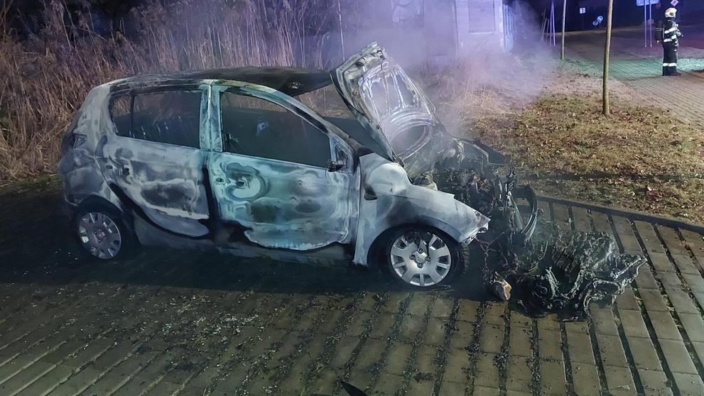 Požár vozidel v Hluboké nad Vltavou