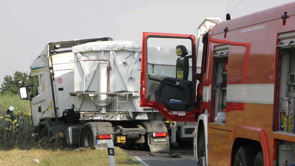 Tragická nehoda BMW a kamionu u Slaného - 2