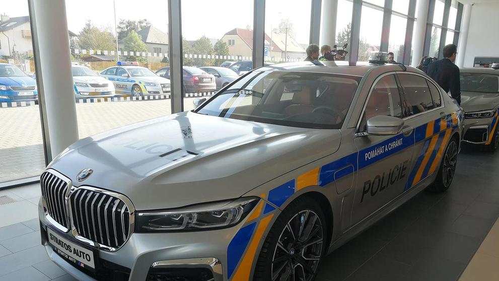 Policejní BMW 745 Le