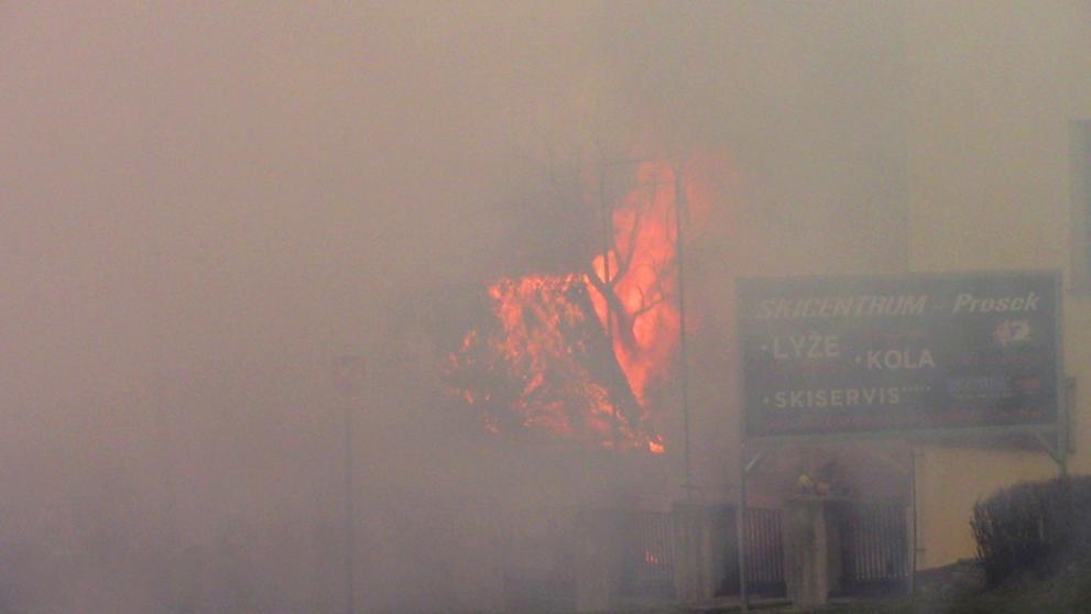 Požár budovy na Proseku - 1