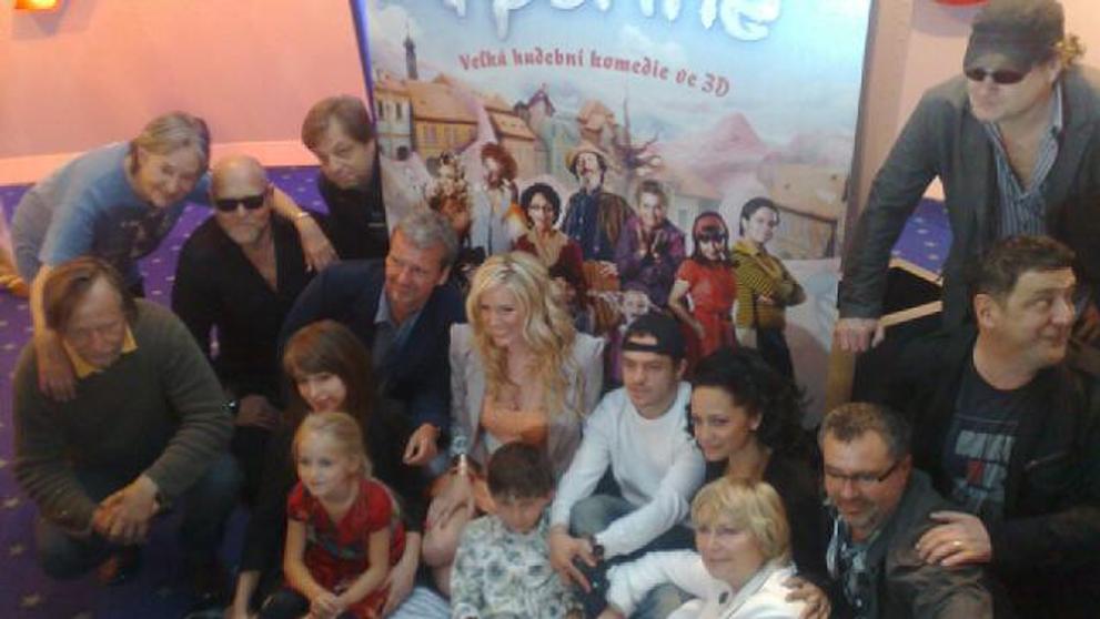 Premiéra filmu V peřině