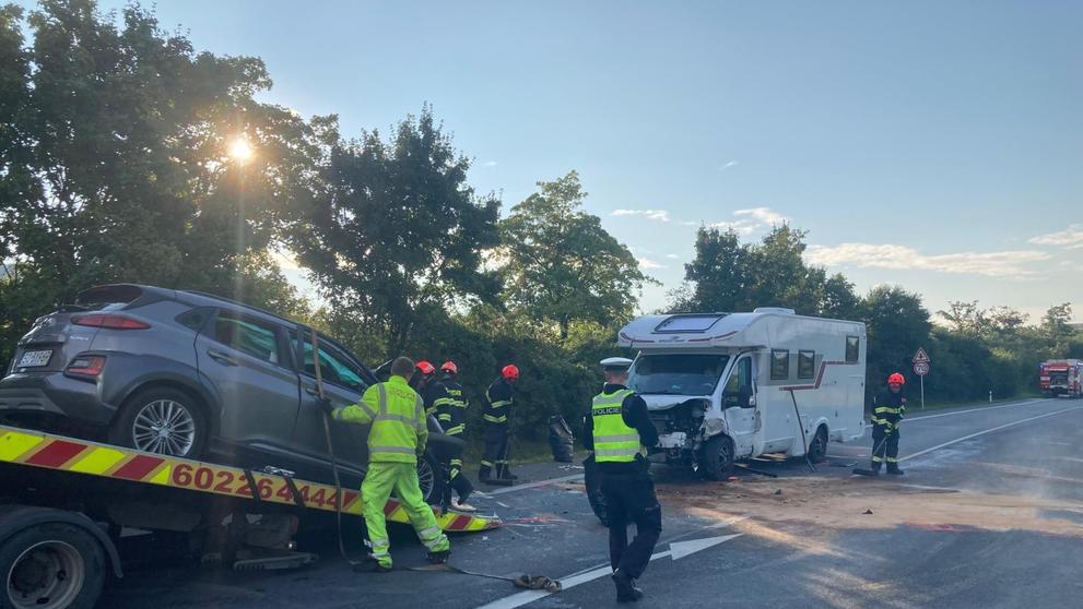 Smrtelná nehoda obytného a osobního auta u Mikulova - 3