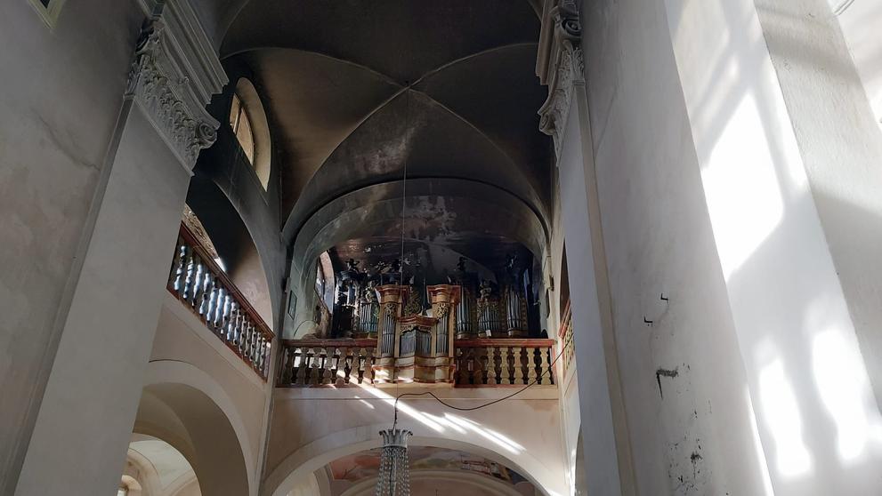Požár kostela na náměstí v Chlumu u Třeboně (2)