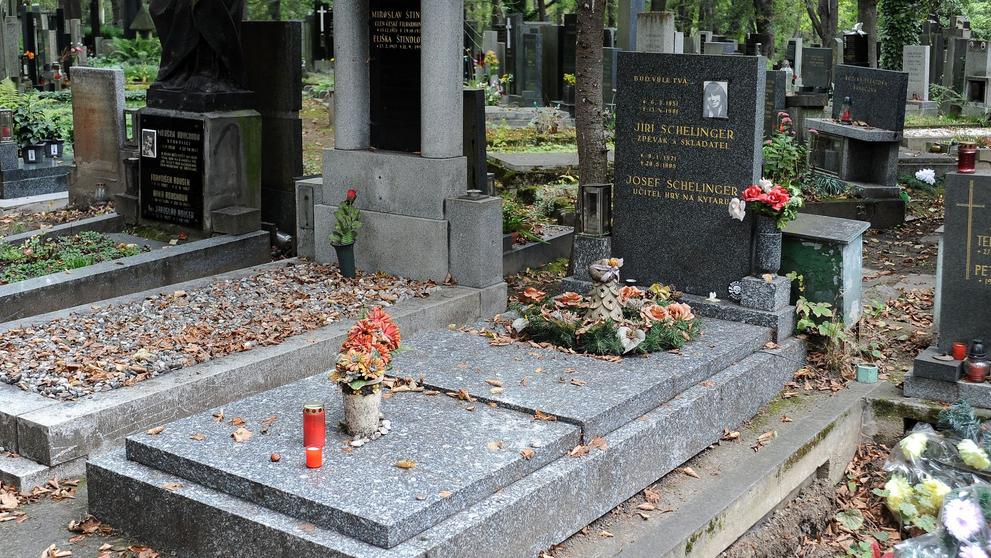 Hrob zpěváka Jiřího Schelingera - 1