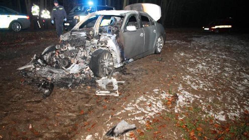 Hořící auto po smrtelné nehodě v Brně - 3
