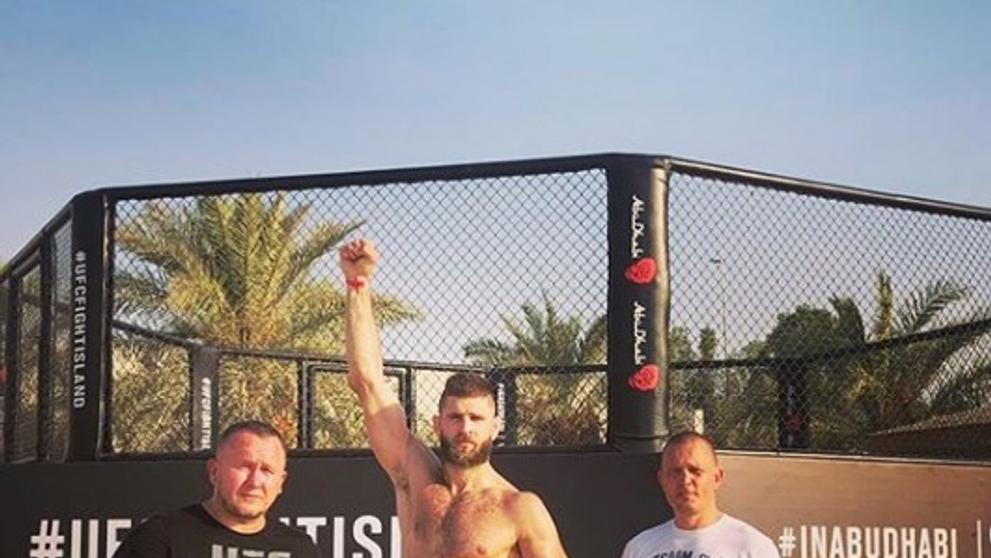 Jiří Procházka a jeho tým v Abú Zabí u oktagonu - 1