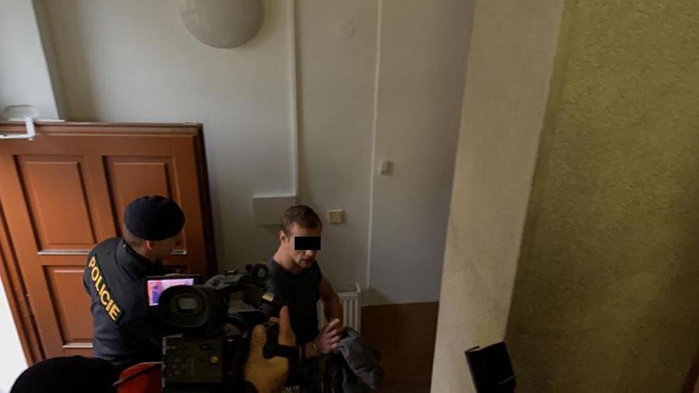 Podezřelé z vraždy pumpařky vedou k soudu - 3