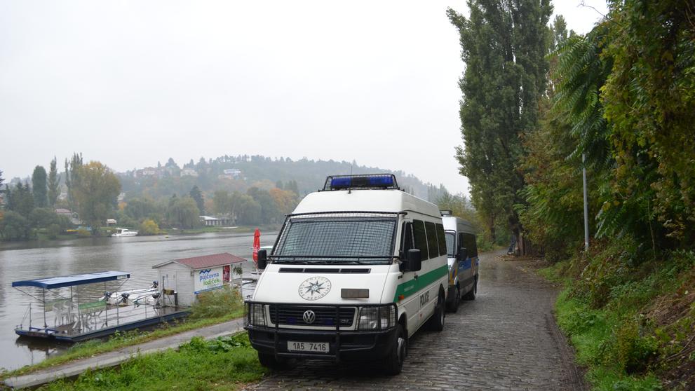 Kriminalisté nalezli ve Vltavě další části lidského těla