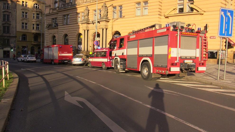 Muž spadl pod soupravu metra na Náměstí Míru - 1