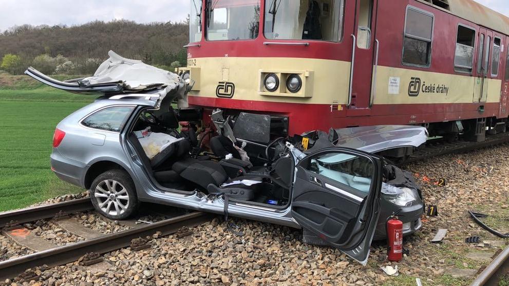 Srážka vlaku s automobilem u Lochovic - 3
