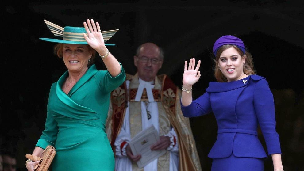 Podívejte se, jak to na svatbě slušelo Meghan a Kate!