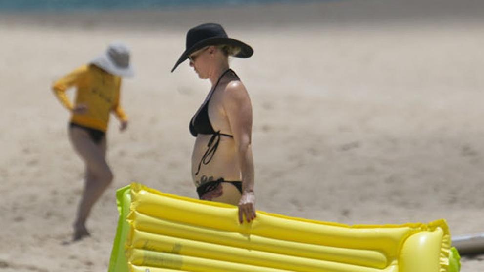Jennie Garth - 3