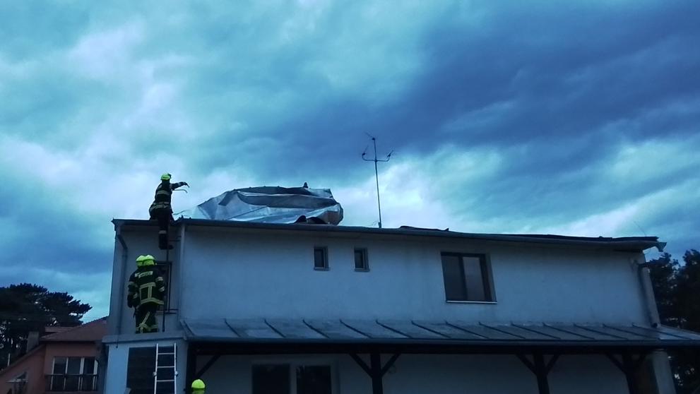 Odstraňování následků bouřky (2)