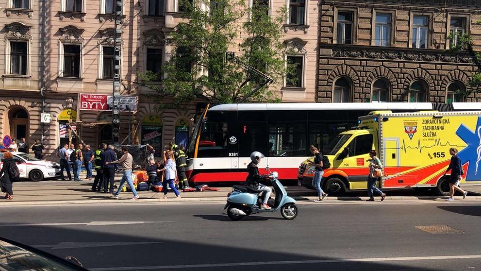 Srážka tramvaje s chodci - 2