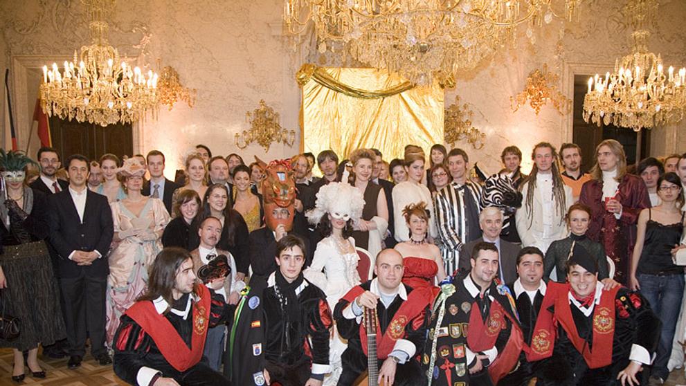 Bohemian Carnevale byl zakončen monstrózním plesem v historických kostýmech. 
