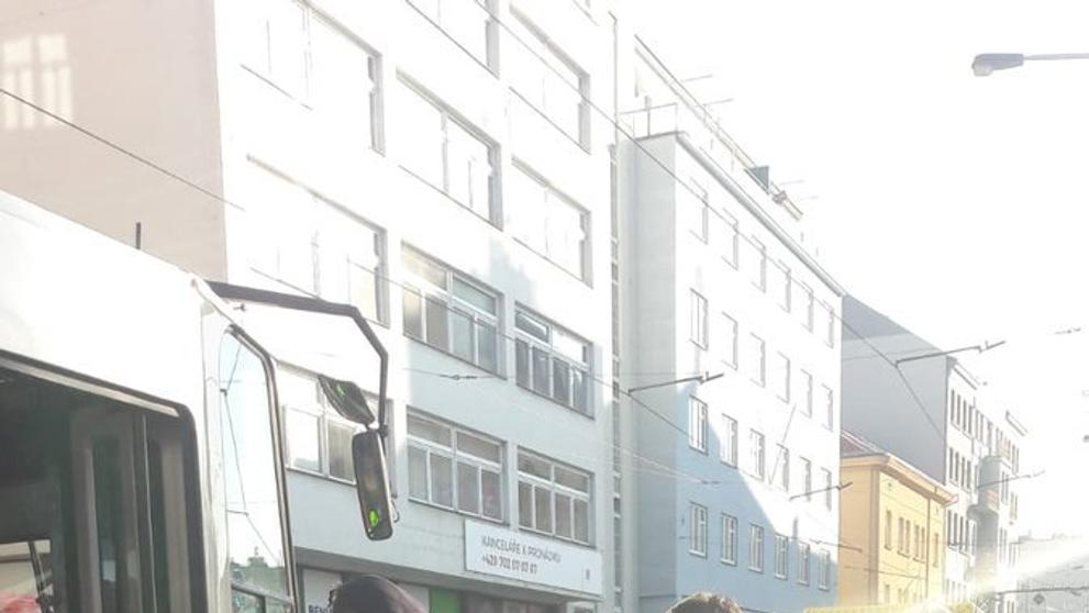 Mladík skončil po srážce s tramvají v umělém spánku - 1