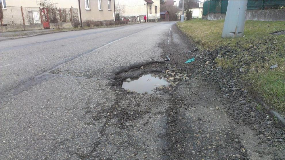 Výmoly na silnici - 2