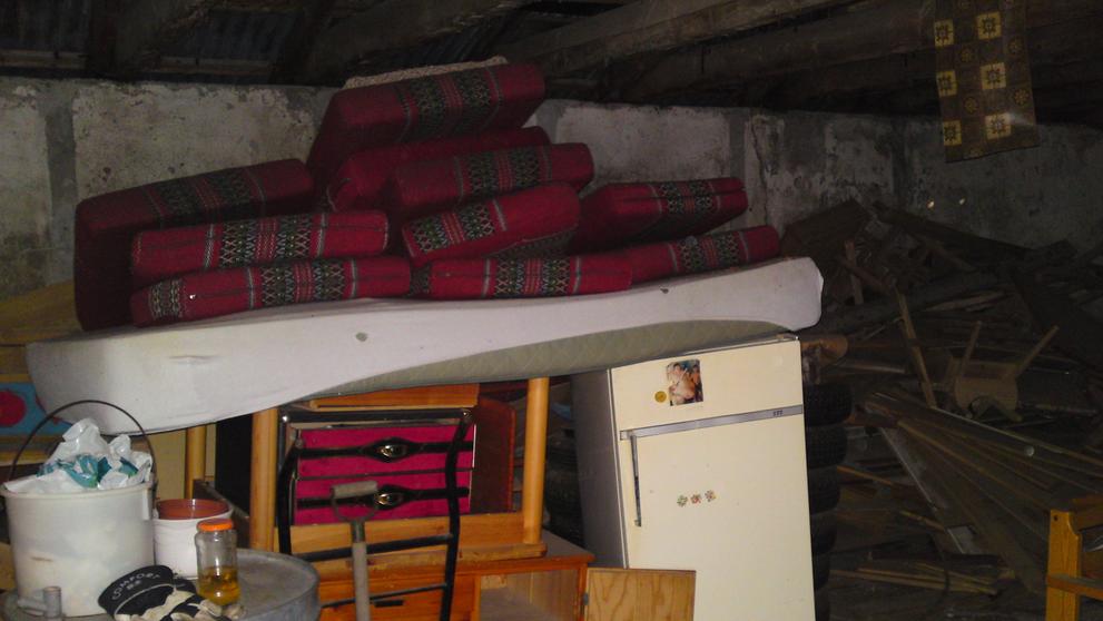 Z polorozpadlého statku si postavil hernu - 1