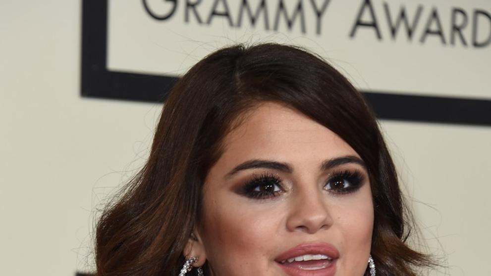 Nejlepší dekolty z Grammy Awards 2016 - Selena Gomez