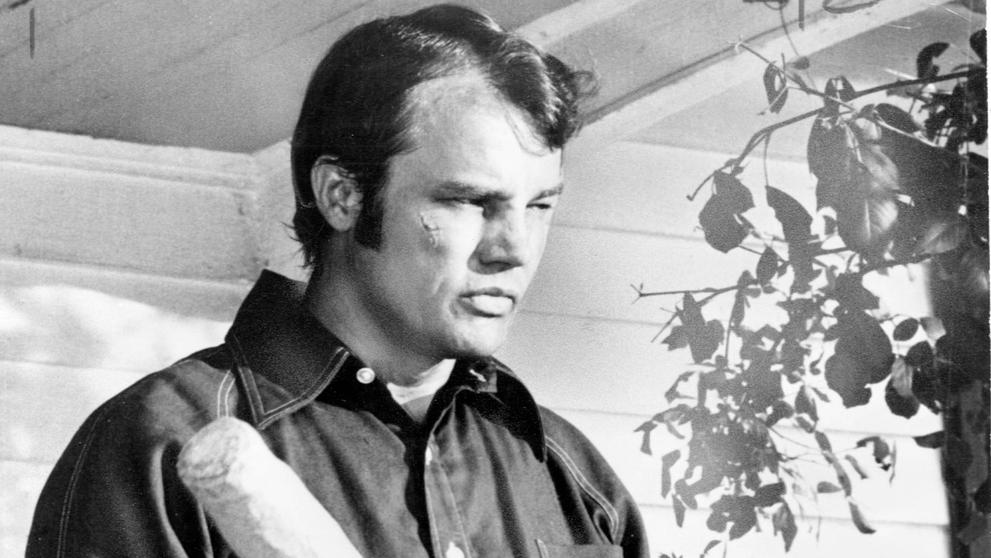 Joe Don Baker ve filmu Kráčející skála (1973)