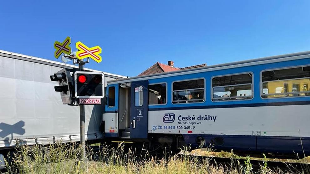 Nehoda na železničním přejezdu v Sukově ulici ve Šluknově (3)