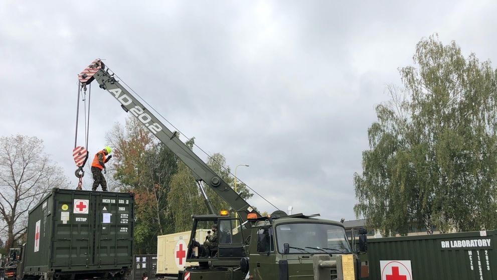 Převoz materiálu na stavbu nemocnice v Letňanech - 2