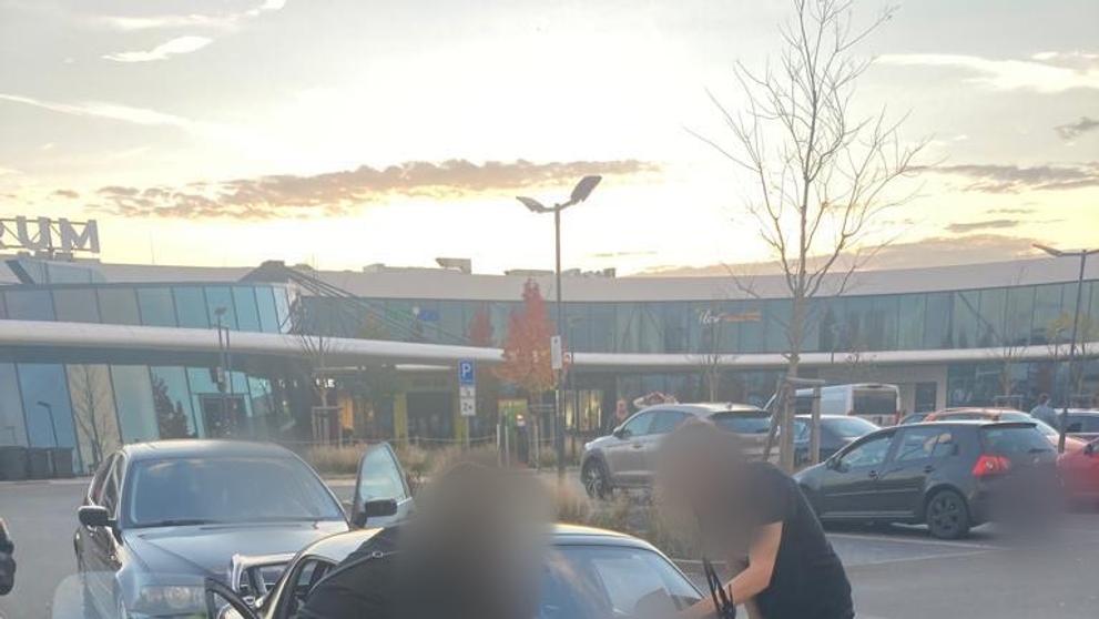 Policejní kontroly na tuningovém srazu v Čestlicích