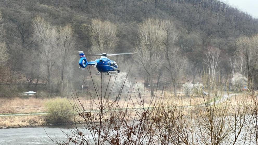 Policie při pátrání po útočníkovi z odborného učiliště v Michli (2)