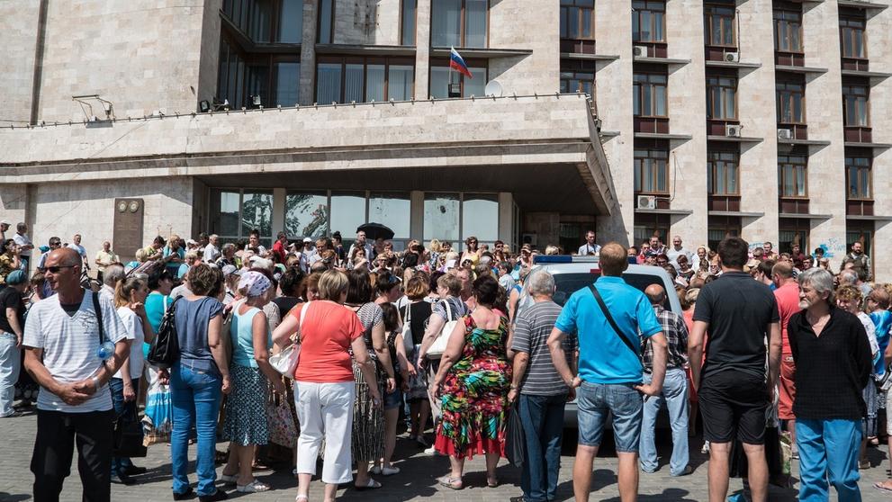 Demonstrace proti separatistům v Doněcku - 4