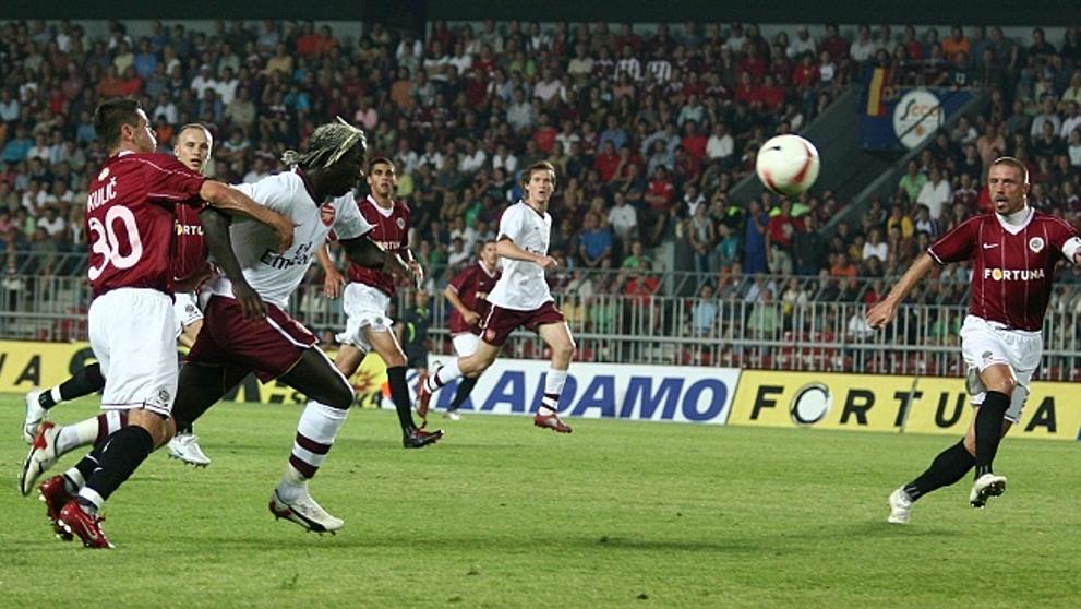 Sparta se proti Arsenalu snažila útočit, musela myslet ale i na zadní vrátka.