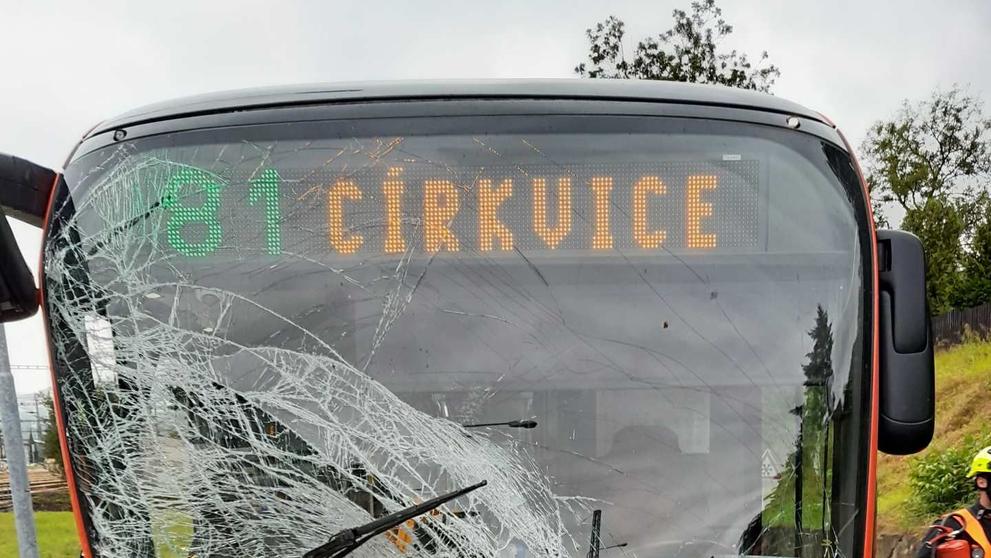 Dopravní nehoda linkového autobusu a dodávky v Ústí nad Labem (4)