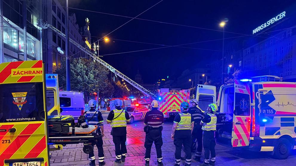 Noční požár a zásah hasičů na Václavském náměstí
