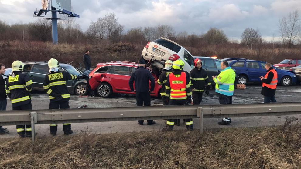10 aut se srazilo na Štěrboholské spojce - 2