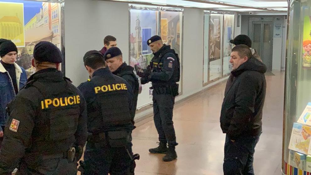 Policie na Václavském náměstí zajistila nebezpečnou pyrotechniku