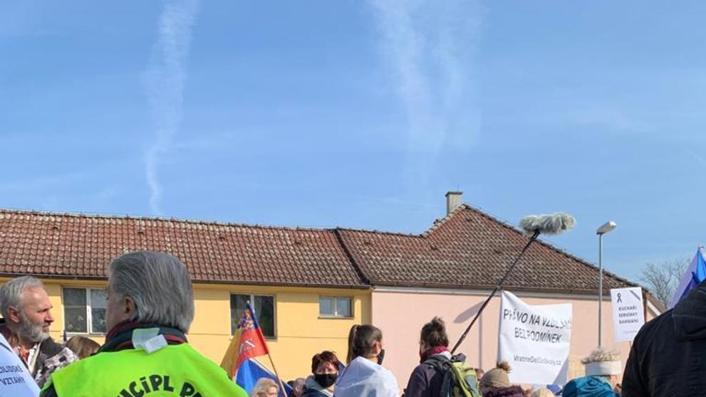 K domu ministra Jana Hamáčka se vydali demonstranti - 4