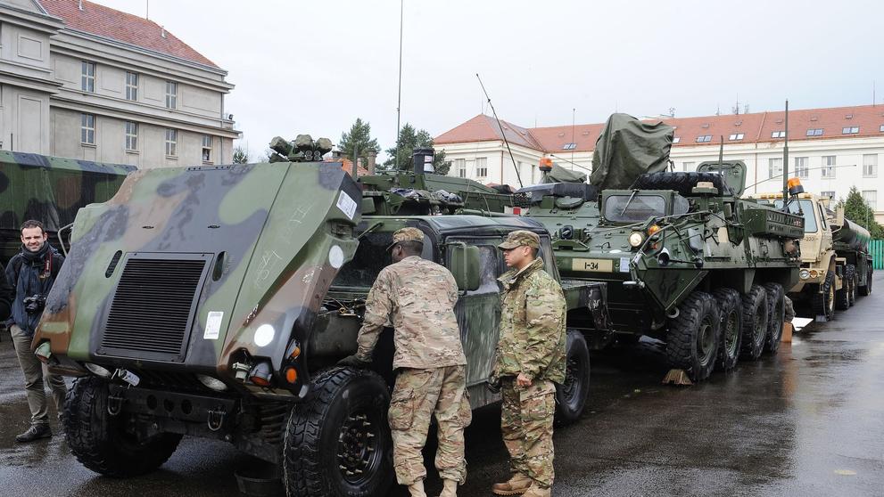 Prohlídka vojenské techniky v pražské Ruzyni - 5