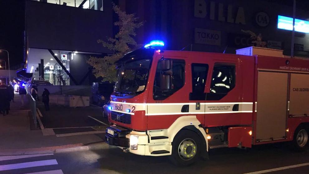 Pražskému nákupnímu centru Krakov hořela střech - 3