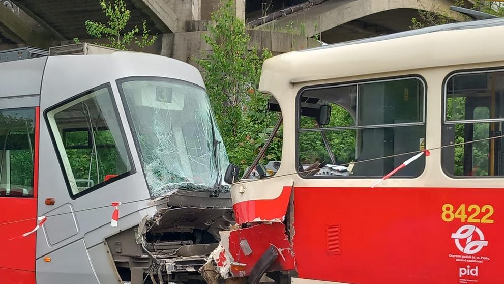 V Praze se srazily tramvaje