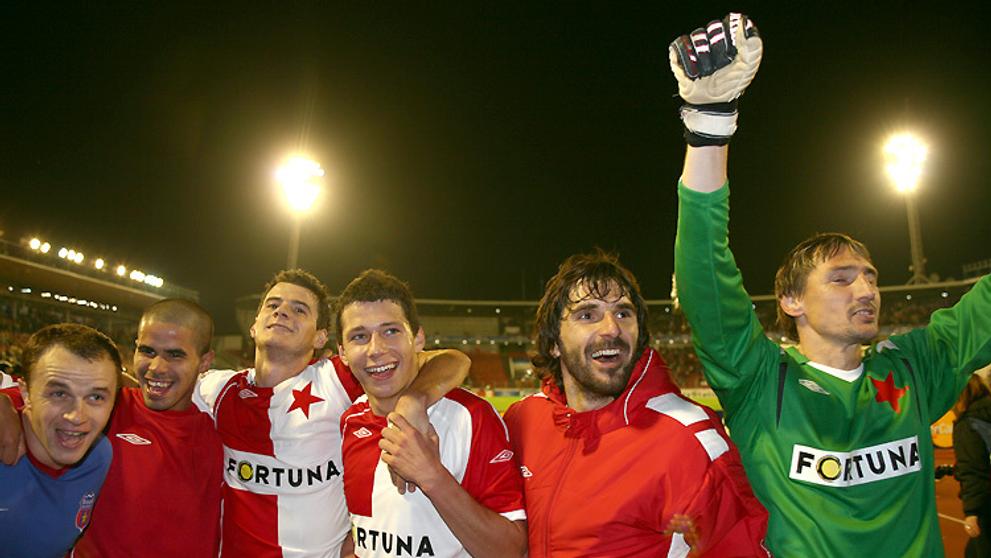 Fotbalisté Slavie po utkání slavili další výhru, obránce Erich Brabec se ale oslavy zúčastnit nemohl. Byl zraněný v kabině. 