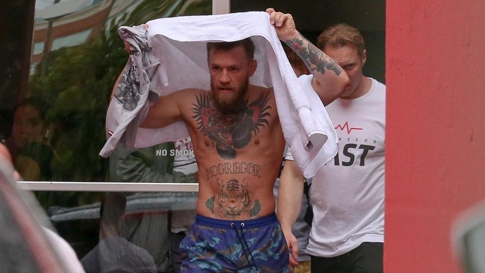Conor McGregor vychází z tělocvičny v Miami