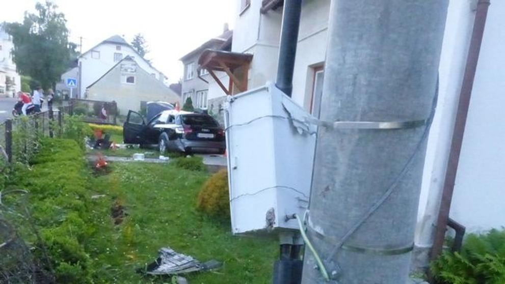 Auto na zahradě v Lipové - 2