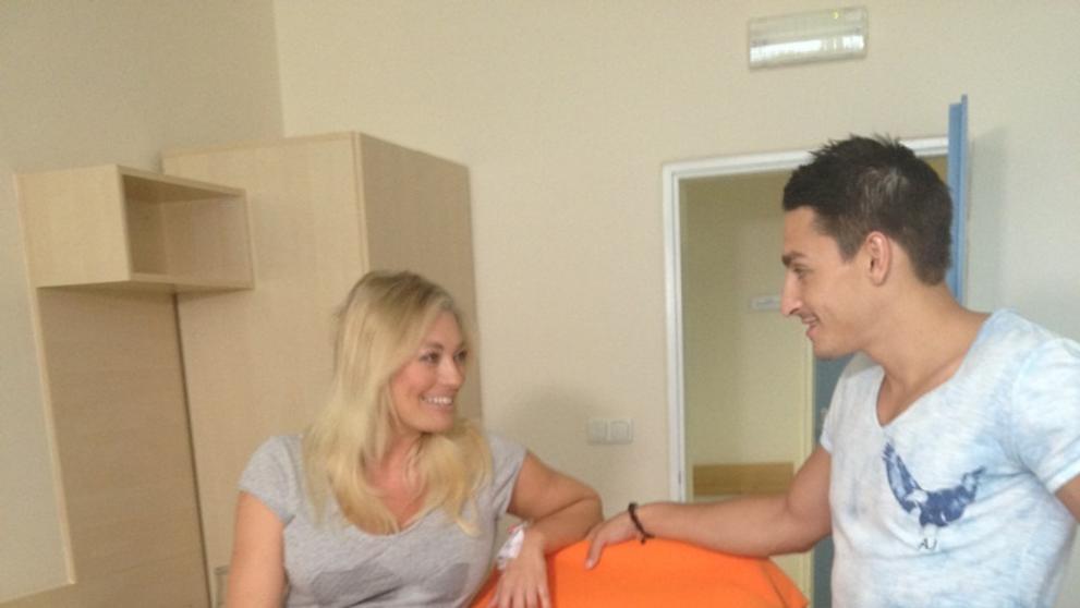 Lucie Borhyová a Michal Hrdlička s malou Lindou